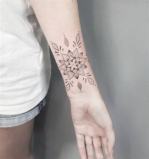 mandala tattoo handgelenk frau|mandala bedeutung.